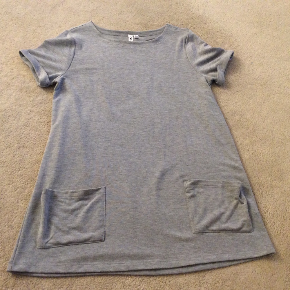 Gray Round Neck Mini Dress Short Sleeve Two Pockets Cable and Gauge